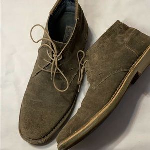 Steve Madden backsaw suede boots